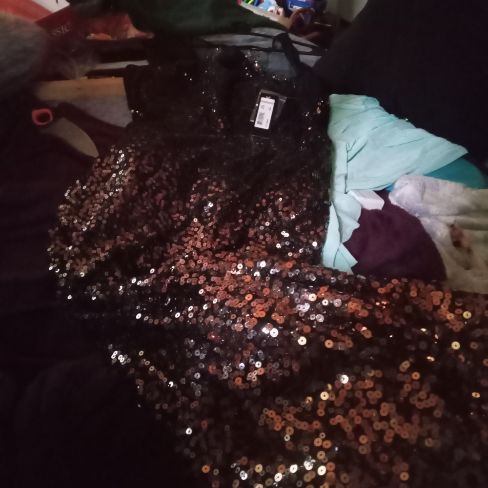 Dress - Picture 4 of 4